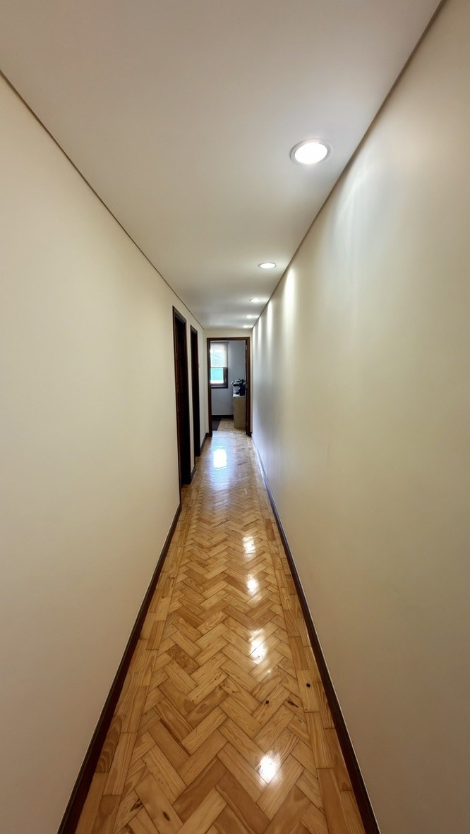 Corredor de acesso às salas do escritório