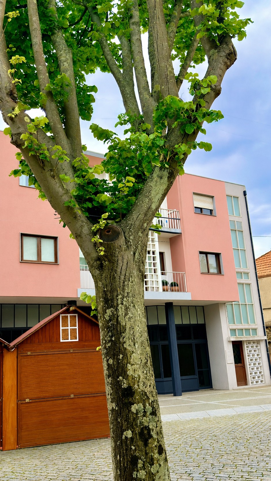 Exterior do prédio onde se situa o escritório